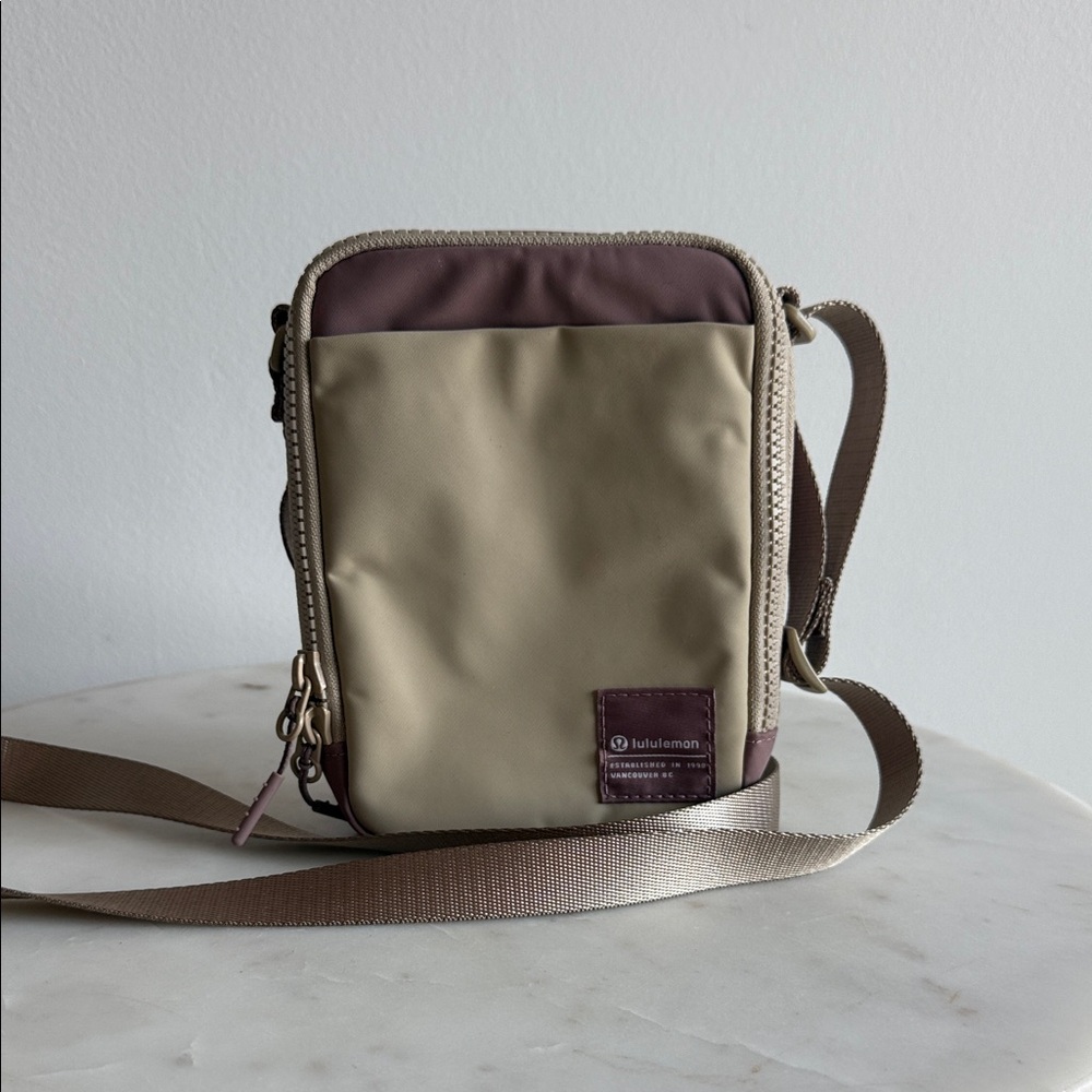 NWOT Lululemon athletica Beige and Brown Belt Bag